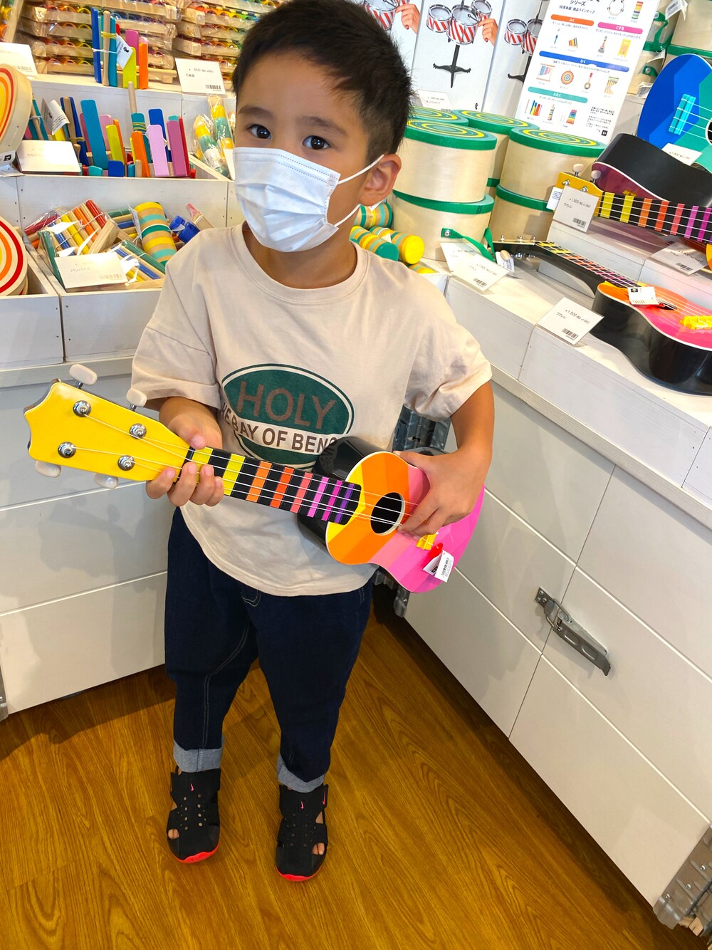 「harry_kids_のアイテム（Tシャツ/カットソー、ベージュ系）」を使った、SHUNKIさん（キッズ・120cm）の秋コーディネートの1枚目の写真
