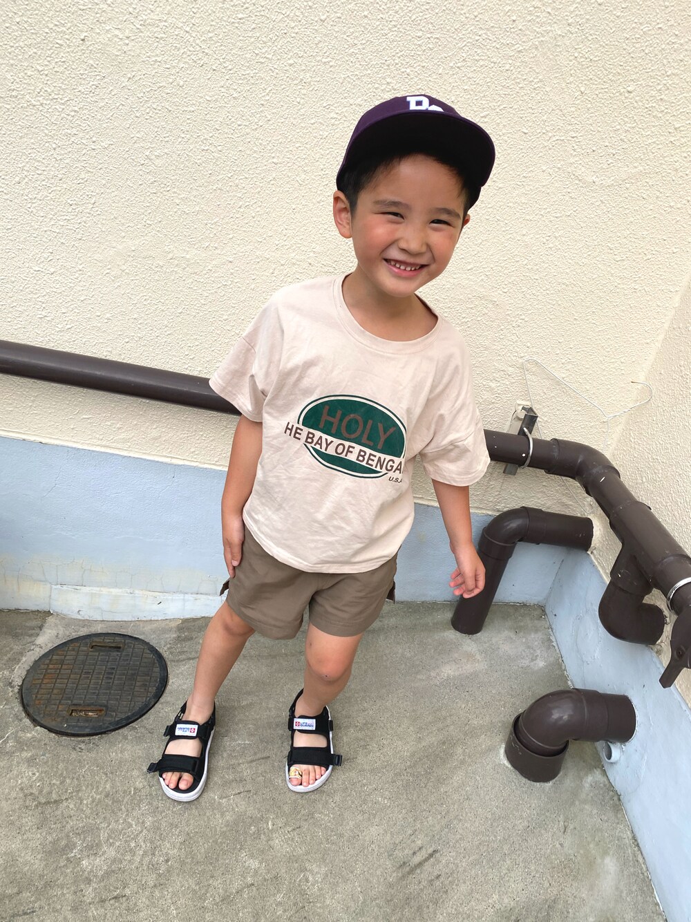「harry_kids_のアイテム（Tシャツ/カットソー、ベージュ系）」を使った、SHUNKIさん（キッズ・120cm）の夏コーディネートの1枚目の写真