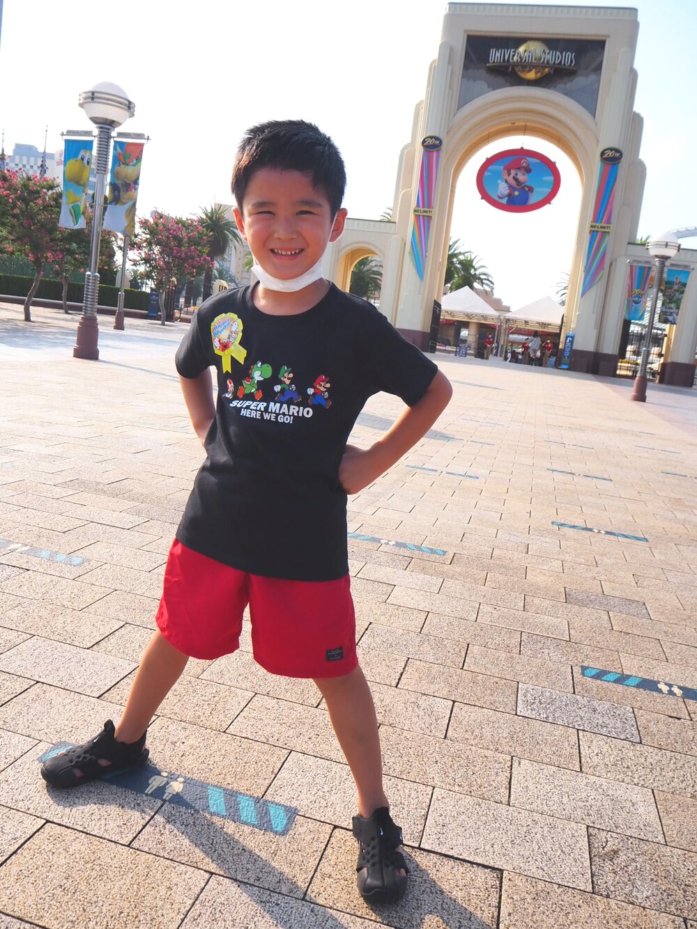 「しまむらのアイテム（Tシャツ/カットソー、ブラック系）」を使った、SHUNKIさん（キッズ・120cm）の夏コーディネートの1枚目の写真