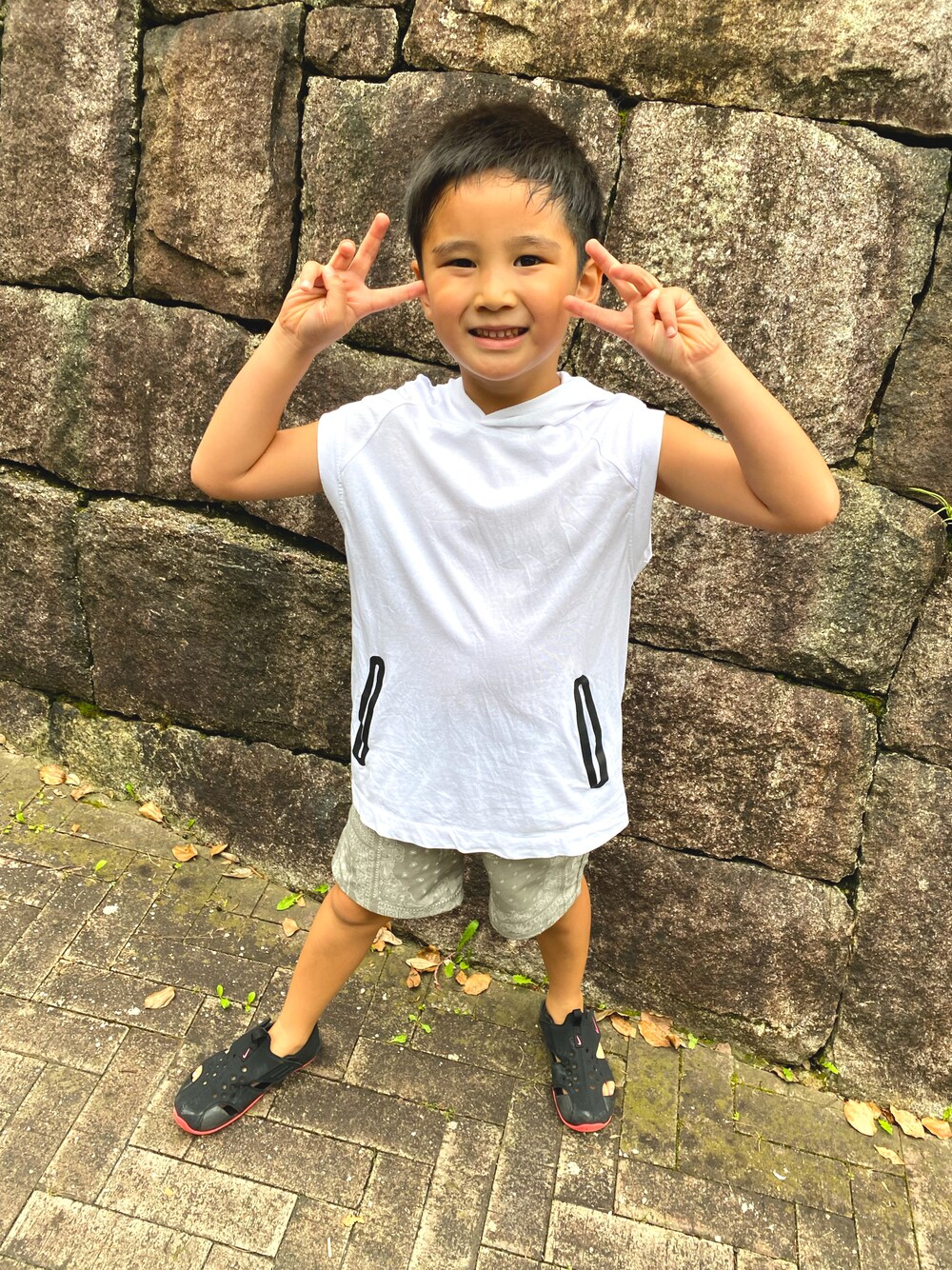 「ZARA KIDSのアイテム（タンクトップ、ホワイト系）」を使った、SHUNKIさん（キッズ・120cm）の秋コーディネートの1枚目の写真