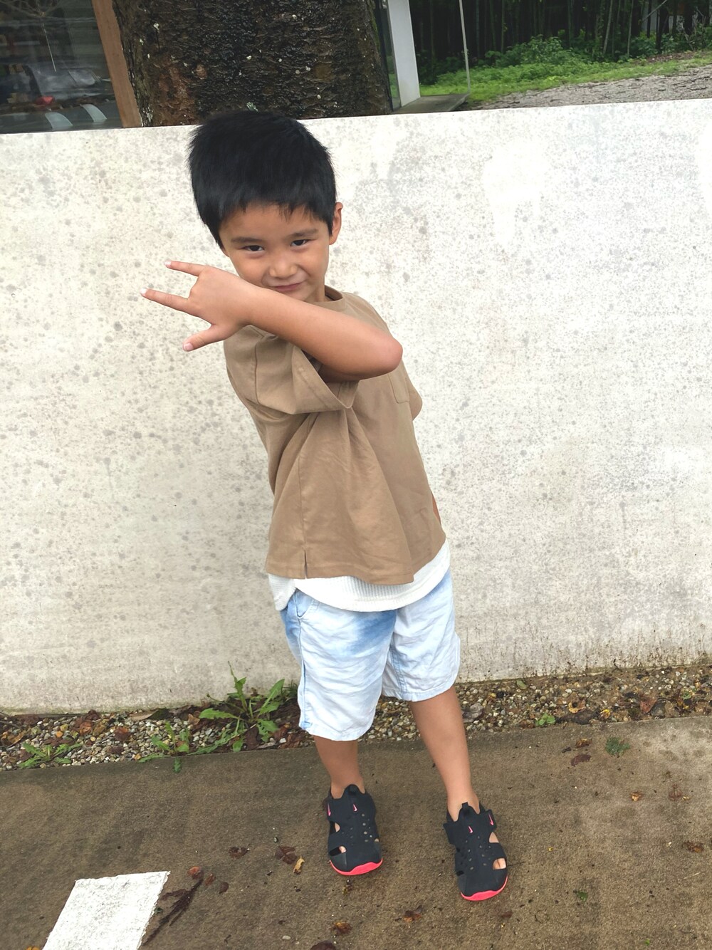 「BREEZEのレイヤード風Tシャツ（Tシャツ/カットソー、ベージュ系）」を使った、SHUNKIさん（キッズ・120cm）の夏コーディネートの1枚目の写真