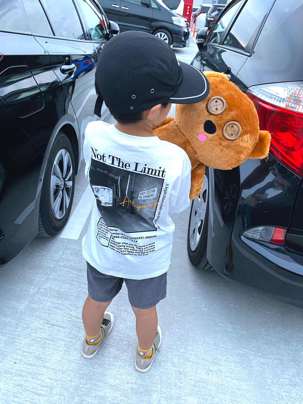 「BRANSHESのグラフィック長袖Tシャツ（Tシャツ/カットソー、ホワイト系）」を使った、SHUNKIさん（キッズ・120cm）の秋コーディネートの1枚目の写真