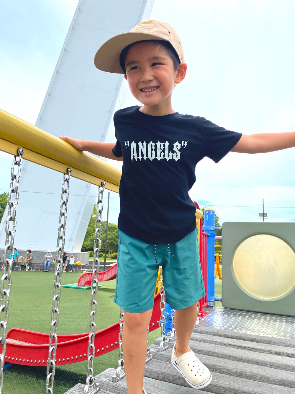 「SHEINのアイテム（Tシャツ/カットソー、ブラック系）」を使った、SHUNKIさん（キッズ・120cm）の夏コーディネートの1枚目の写真
