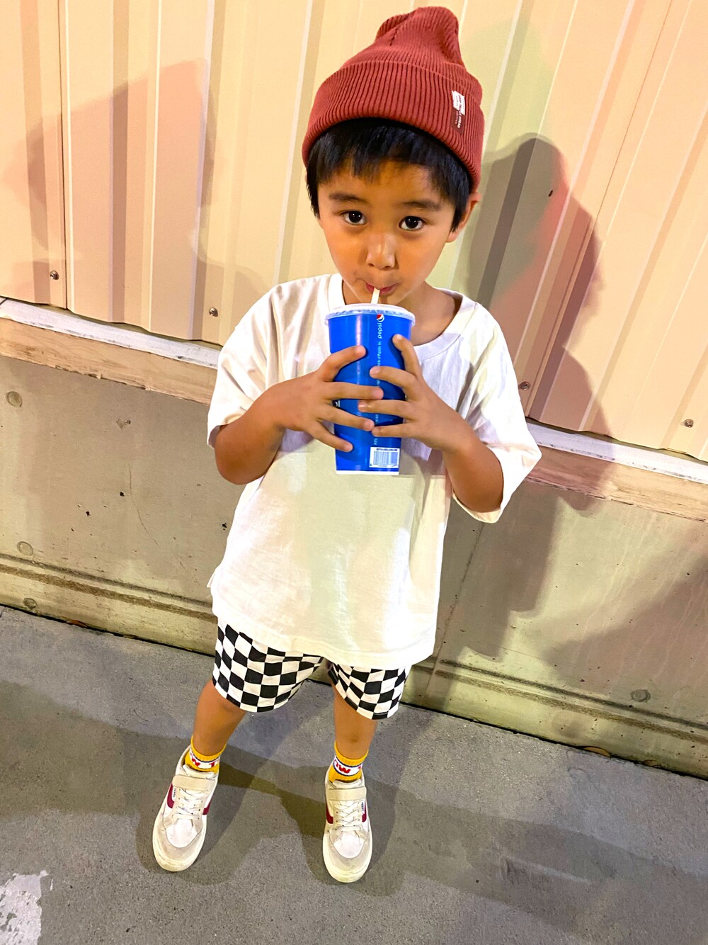 「ZARA KIDSのアイテム（ニットキャップ/ビーニー、オレンジ系）」を使った、SHUNKIさん（キッズ・120cm）の秋コーディネートの1枚目の写真
