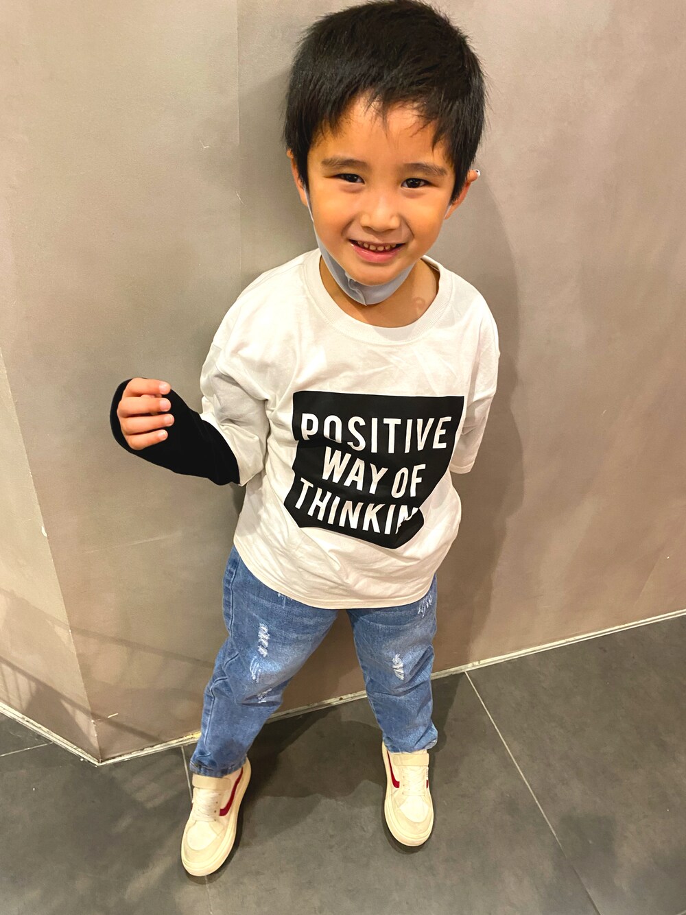 「BRANSHESの【重ね着風ボックスロゴ】長袖Tシャツ（Tシャツ/カットソー、ホワイト系）」を使った、SHUNKIさん（キッズ・120cm）の秋コーディネートの1枚目の写真