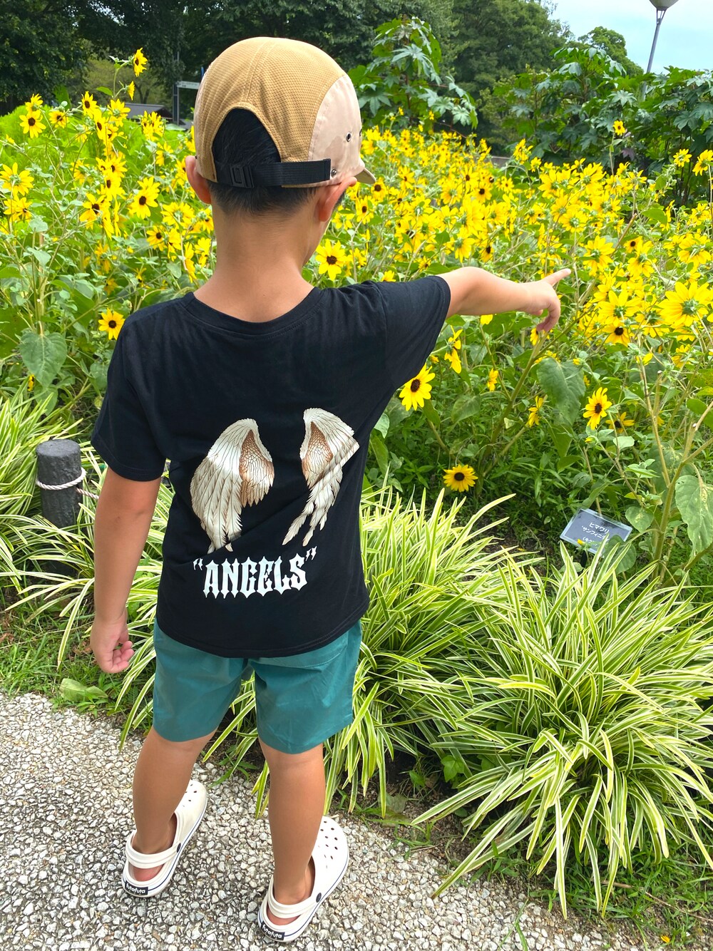 「SHEINのアイテム（Tシャツ/カットソー、ブラック系）」を使った、SHUNKIさん（キッズ・120cm）の夏コーディネートの1枚目の写真