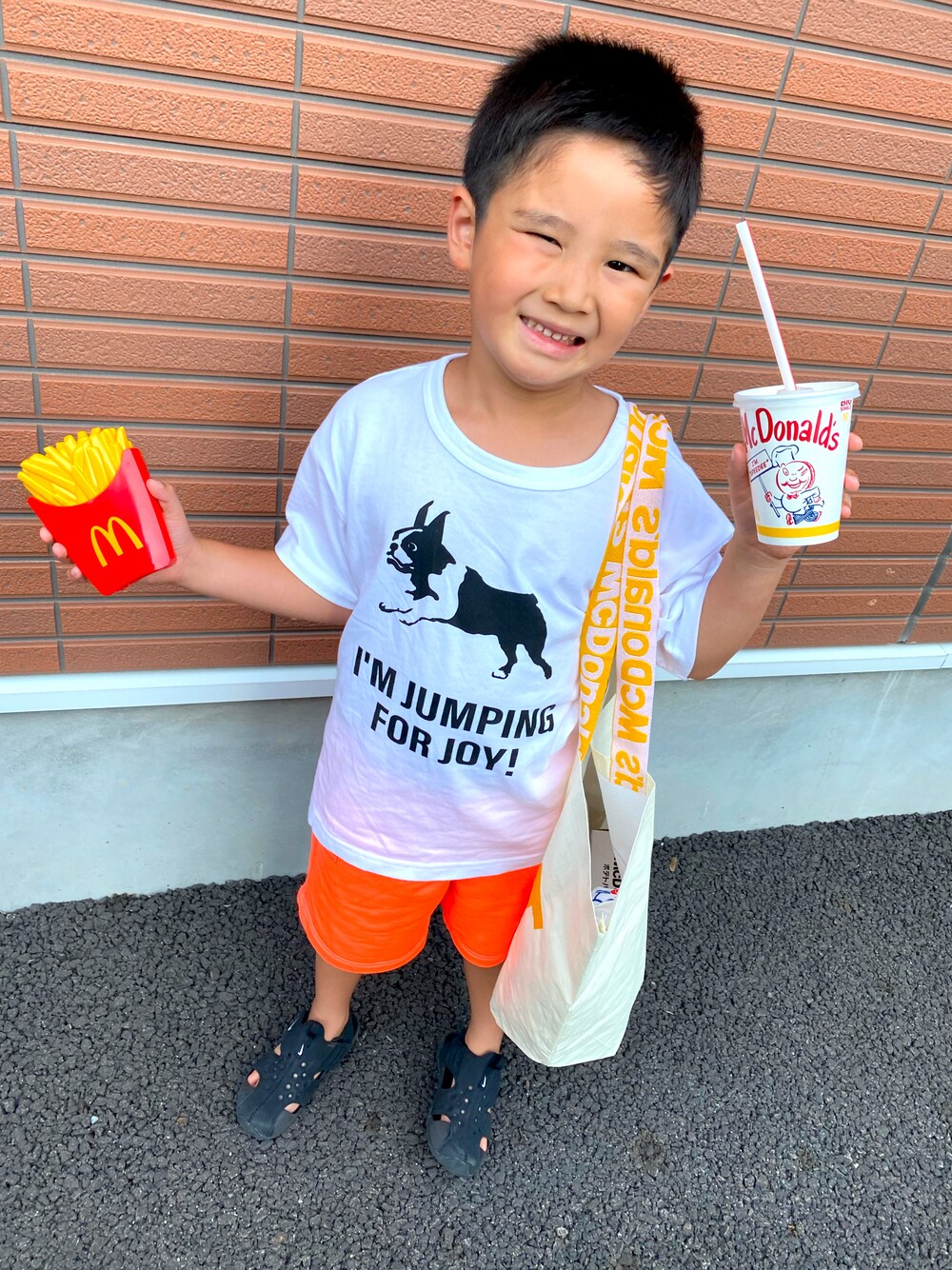 「BRANSHESのドッグランTシャツ（Tシャツ/カットソー、ホワイト系）」を使った、SHUNKIさん（キッズ・120cm）の夏コーディネートの1枚目の写真