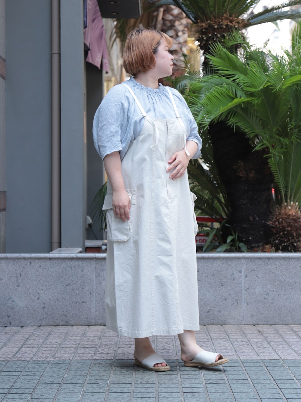 「サロペット、リネン、夏コーデ、DMG、キャミワンピ、Brocante、ドミンゴ、Domingo」｜「Brocanteの[Brocante / ブロカント] フレンチリネンシャンブレー リュシュブラウス（シャツ/ブラウス、ブルー系）」を使った、Domingo officeさん（レディース・154cm）の夏コーディネートの1枚目の写真