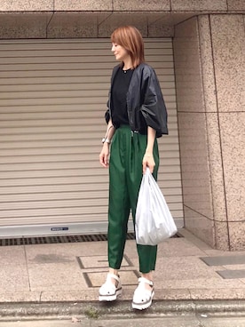 「サテンパンツ」｜「アイテム（ブルゾン）」を使った、ＬＵＭＩＥさん（レディース・163cm）の春コーディネート