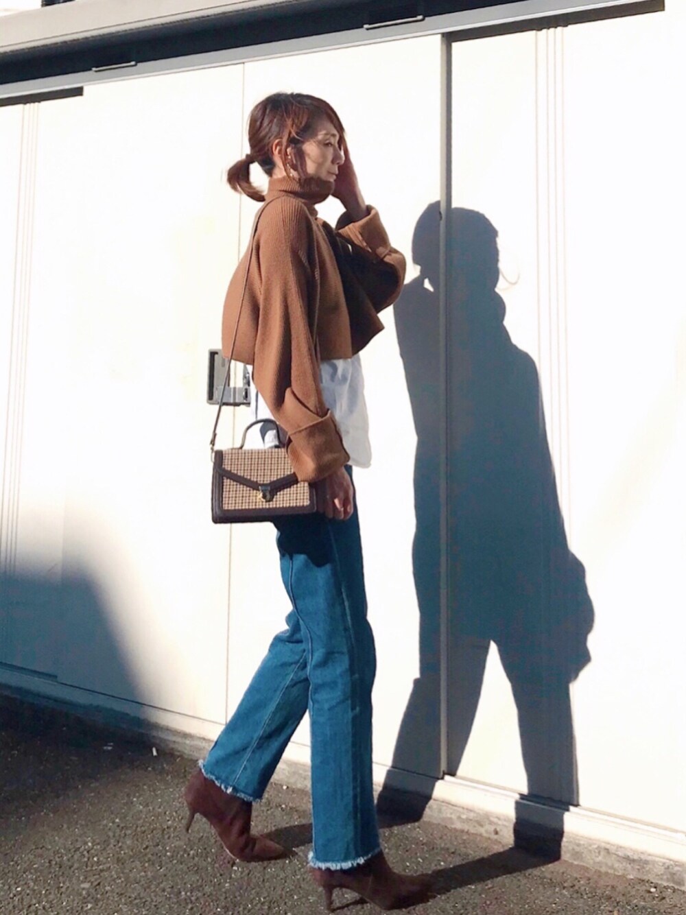 「大人カジュアル、オトナ女子、きれいめカジュアル、パンツスタイル、レイヤードスタイル、カジュアルコーデ、プチプラ、デニム、私の推しブランド、タートルネック、ショルダーバッグ、デニムパンツ、ニット、チェック、ショートブーツ」｜「GRLのアイテム（ショルダーバッグ、ブラウン系）」を使った、ＬＵＭＩＥさん（レディース・163cm）の冬コーディネートの1枚目の写真