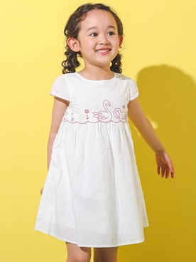 「スカラップ」｜「アイテム（ワンピース）」を使った、BEBE ONLINE STOREさん（キッズ・113cm）の春コーディネート