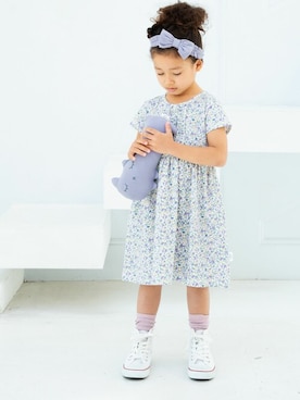 「小花柄ワンピース」｜BEBE ONLINE STOREさん（キッズ・110cm）の夏コーディネート