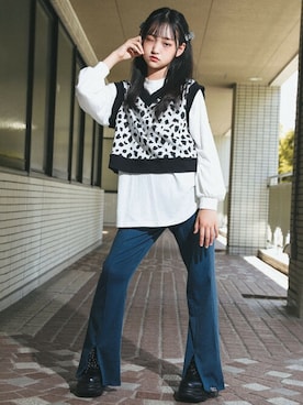 「ZIDDY（ジディ）のアイテム（パンツ）」を使った、BEBE ONLINE STOREさん（キッズ・150cm）の冬コーディネート