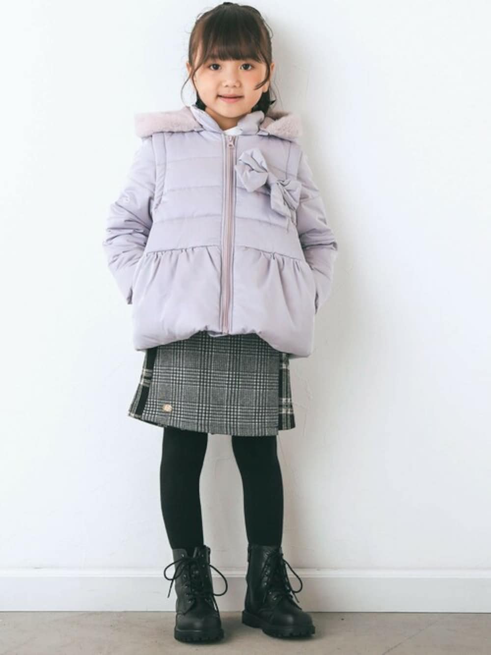 「冬コーデ、お出かけコーデ、プレゼント、女の子、かわいい、女の子コーデ、秋コーデ、SLAPSLIP、スラップスリップ」｜「SLAP SLIPの4WAY中綿リボン付きコート(80~130cm)（その他アウター、パープル系）」を使った、BEBE ONLINE STOREさん（キッズ・111cm）の秋コーディネートの1枚目の写真