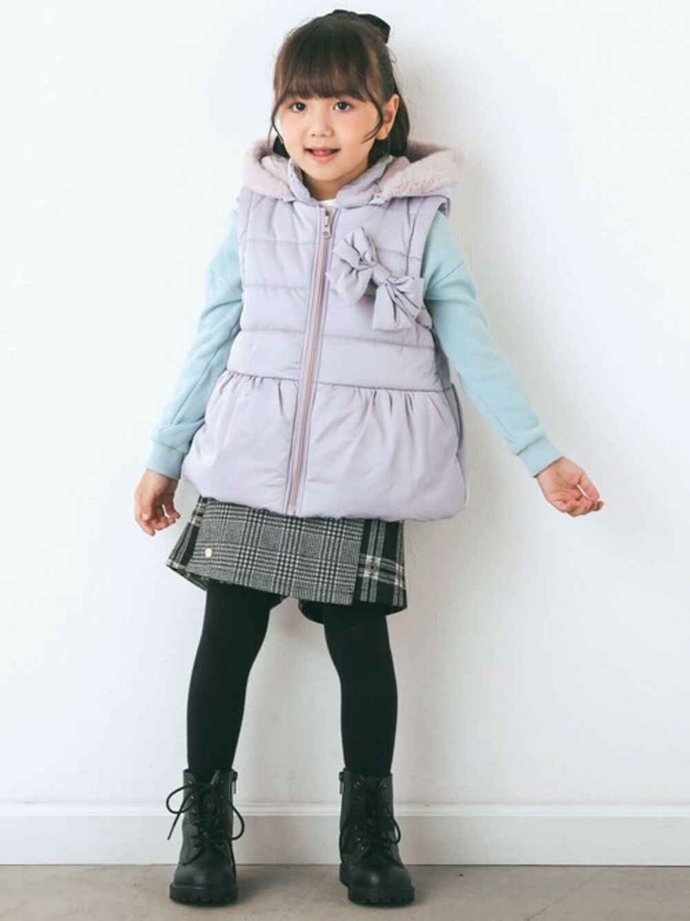 「冬コーデ、お出かけコーデ、プレゼント、女の子、かわいい、女の子コーデ、秋コーデ、SLAPSLIP、スラップスリップ」｜「SLAP SLIPの4WAY中綿リボン付きコート(80~130cm)（その他アウター、パープル系）」を使った、BEBE ONLINE STOREさん（キッズ・111cm）の秋コーディネートの1枚目の写真