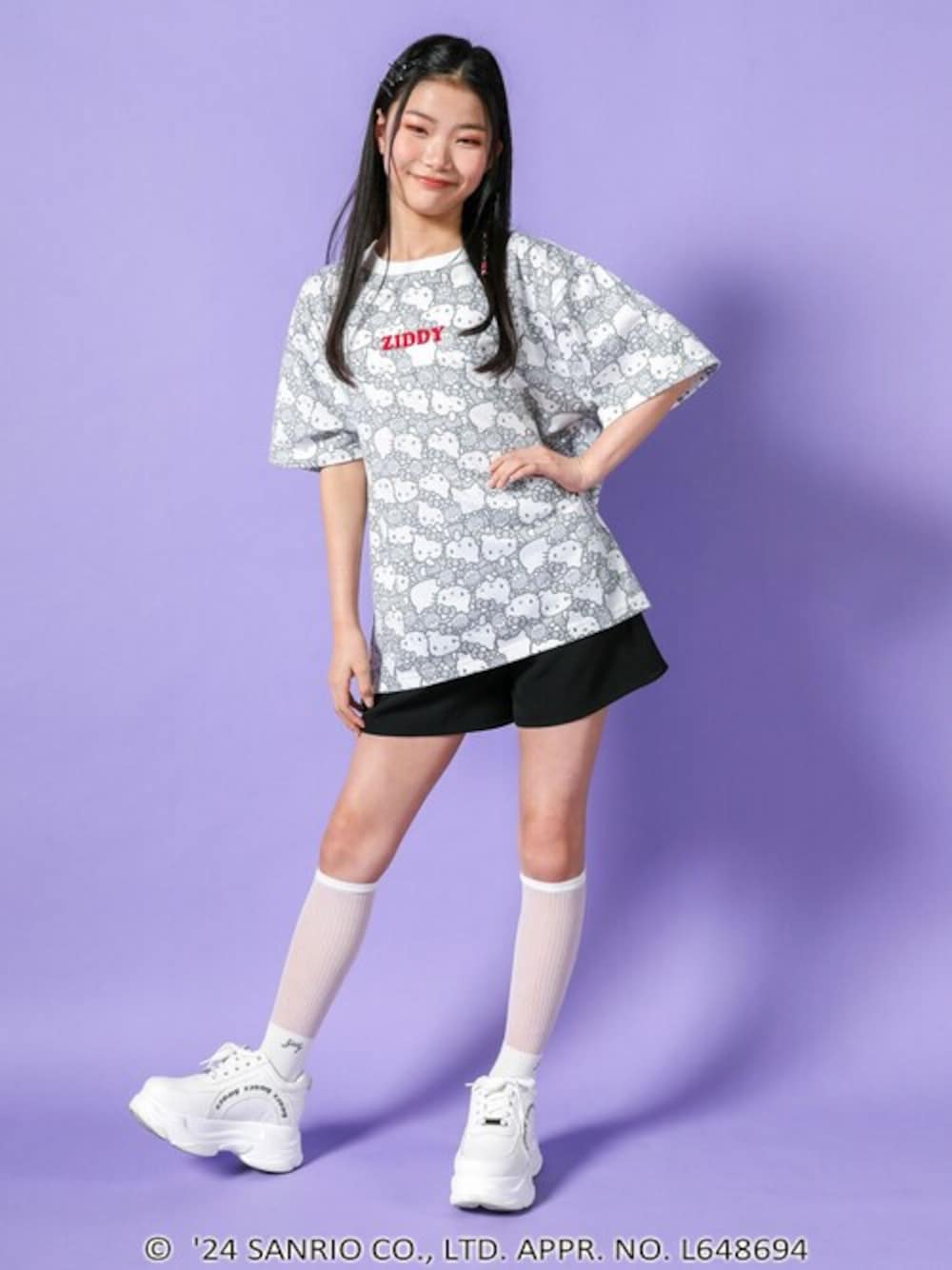 「カジュアル、コラボ、ストリート、女の子、キティーちゃん、韓国ファッション、ZIDDY、お洒落さんと繋がりたい、y2k、人気アイテムをチェック！」｜「ZIDDYの【 ニコ☆プチ 掲載 】【ハローキティ×ZIDDY】総柄BIGTシャツ(130~160cm)（Tシャツ/カットソー、ホワイト系）」を使った、BEBE ONLINE STOREさん（キッズ・152cm）の春コーディネートの1枚目の写真