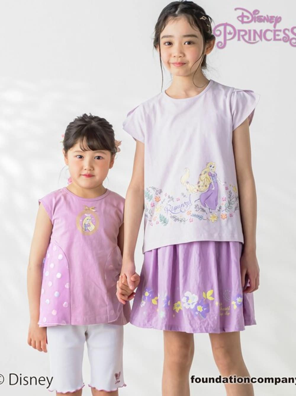 パープル系のTシャツ/カットソー、ホワイト系のその他パンツ、パープル系のTシャツ/カットソーを着用したキッズの春コーディネートの1枚目の写真