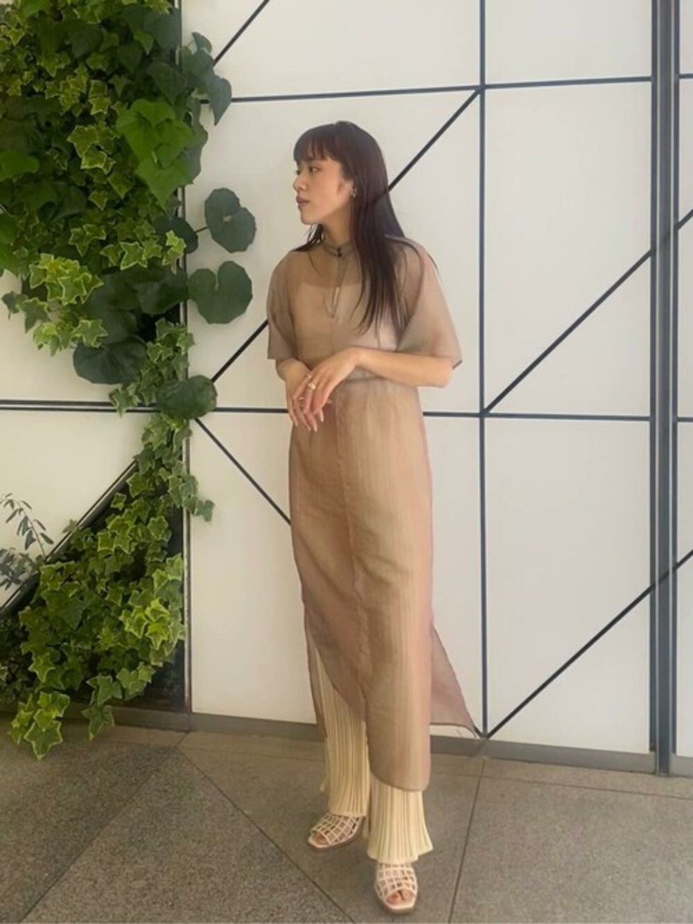 「パンツ、スタイリング、パンツコーデ、コーデ、スタイル」｜「PUBLIC TOKYOのキャミドレスセットシアーワンピース/ウォッシャブル（ワンピース、その他）」を使った、yukisugasawaさん（レディース・155cm）の春コーディネートの1枚目の写真