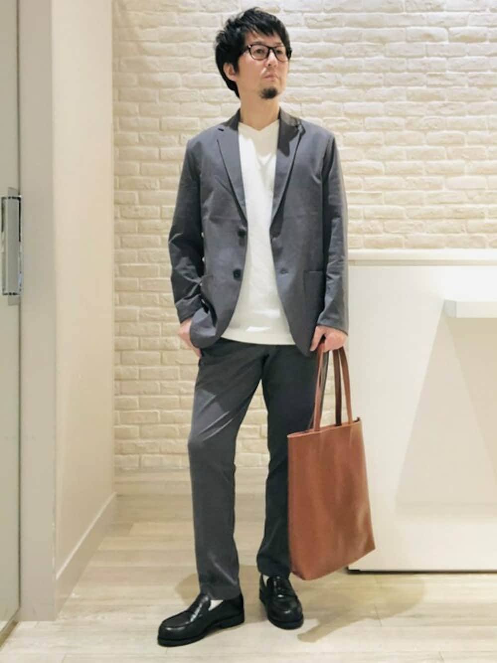 片山さんの「【セットアップ対応/接触冷感】ハイブリット リラックス スラックス（ABAHOUSE GRAY）」を使ったコーディネートの1枚目の写真