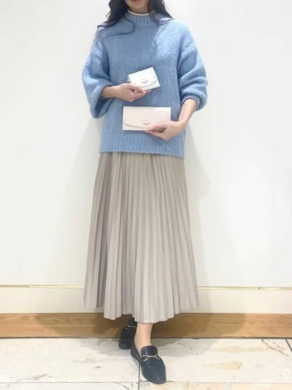 「ビジュー、財布、キレイめ、Samantha Thavasa、お財布、長財布、サマンサタバサ、サマンサタバサプチチョイス、Samantha Thavasa Petit Choice」｜「Samantha Thavasa Petit Choiceのアーチビジュー 折財布（財布、ホワイト系）」を使った、SamanthaThavasaPetitChoiceShopStaffさん（レディース・160cm）の冬コーディネートの1枚目の写真