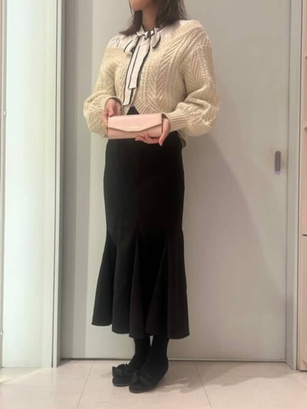 「ピンク、財布、キレイめ、Samantha Thavasa、お財布、長財布、サマンサタバサ、サマンサタバサプチチョイス、Samantha Thavasa Petit Choice」｜「Samantha Thavasa Petit Choiceのカラーイニシャルファスナーチャーム(A)（チャーム、ゴールド系）」を使った、SamanthaThavasaPetitChoiceShopStaffさん（レディース・160cm）の冬コーディネートの1枚目の写真