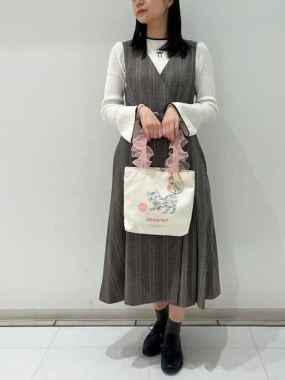 「トートバッグ、ピンク、バッグ、ネコ、Samantha Thavasa、動物モチーフ、かわいい、サマンサタバサ、サマンサタバサプチチョイス、Samantha Thavasa Petit Choice」｜「Samantha Thavasa Petit Choiceのキャッツコレクション ミニトートバッグ(アメリカンショートヘア)（トートバッグ、ホワイト系）」を使った、SamanthaThavasaPetitChoiceShopStaffさん（レディース・160cm）の春コーディネートの1枚目の写真