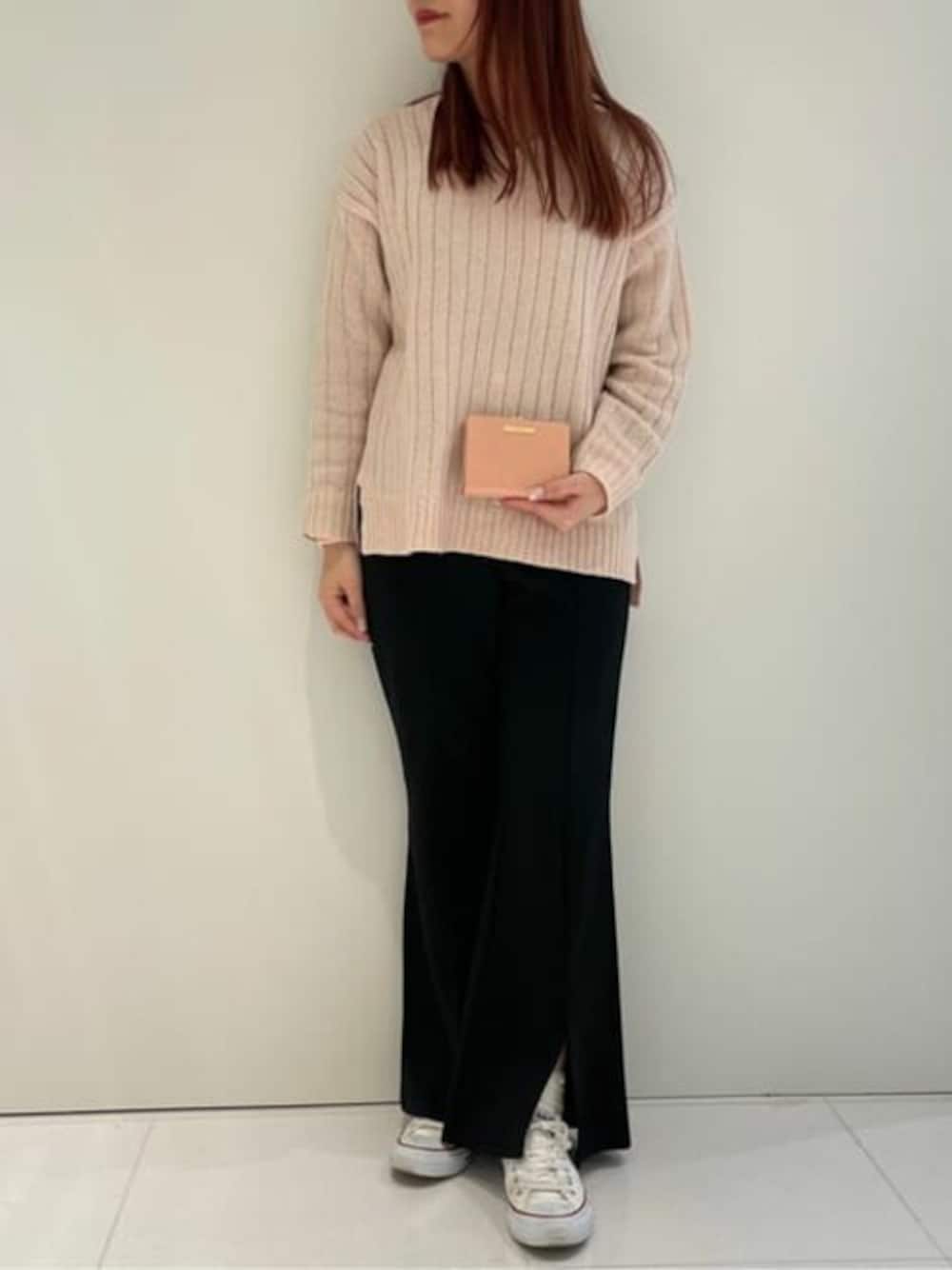 「カジュアル、ピンク、ロングスカート、キレイめ、ハート、シンプルコーデ、Samantha Thavasa、サマンサタバサ、サマンサタバサプチチョイス、Samantha Thavasa Petit Choice」｜「Samantha Thavasa Petit Choiceのエナメルハート型押し 折財布（財布、ピンク系）」を使った、SamanthaThavasaPetitChoiceShopStaffさん（レディース・160cm）の春コーディネートの1枚目の写真