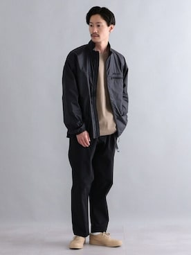 「Gramicci（グラミチ）のアイテム（チノパンツ）」を使った、安本さん（メンズ・170cm）の春コーディネート