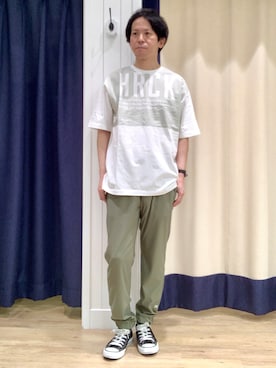 「Dessin（デッサン）の【洗える】オーガニックコットングラフィックTシャツ（Tシャツ/カットソー、ベージュ系）」を使った、takaさん（メンズ・168cm）の秋コーディネート