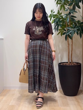 「grove（グローブ）の【UVカット/接触冷感】プリントアソート5分袖Tシャツ（Tシャツ/カットソー、ブラウン系）」を使った、minamiさんの春コーディネート
