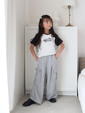 「URBAN CHERRY（アーバンチェリー）の【綿100％/吸水速乾】プラネットロゴギャザーラグランTシャツ（Tシャツ/カットソー、ブラック系）」を使った、RICOWORLDさん（キッズ・120cm）の春コーディネート