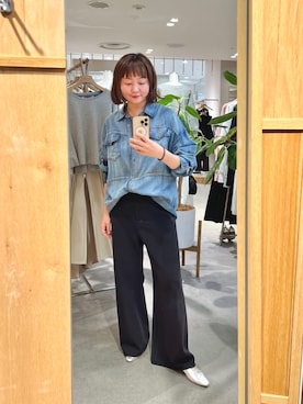 「SHENERY（シーナリー）のシアーデニムシャツ（シャツ/ブラウス、ブルー系）」を使った、MURATA_157cmさん（レディース・157cm）の春コーディネート