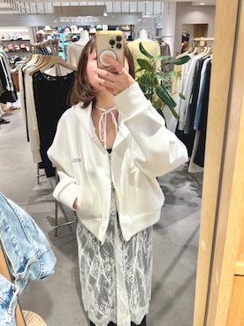 「SHENERY（シーナリー）のダブルジップフーディー（パーカー、ホワイト系）」を使った、MURATA_157cmさん（レディース・157cm）の春コーディネート