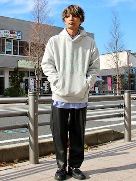 「ロゴパーカー」｜「アイテム（その他）」を使った、なかやんさん（メンズ・166cm）の秋コーディネート
