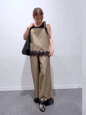 「LAKOLE（ラコレ）のヘムレースドッキングパンツ /1056495（スラックス、イエロー系）」を使った、YUNOさん（レディース・150cm）の夏コーディネート
