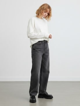「MILLER（ミラー）のR.P.miller/Panel-Ribbed CF Crew-Neck Long-Sleeve T-Shirt /142C 夏服（Tシャツ/カットソー、ホワイト系）」を使った、UNSTOAスタッフさん（レディース・170cm）の夏コーディネート