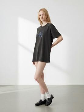 「Calvin Klein（カルバン・クライン）のアイテム」を使った、UNSTOAスタッフさん（レディース・170cm）の夏コーディネート