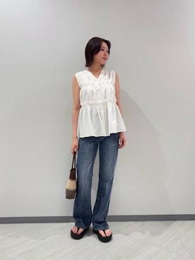 「NATURAL BEAUTY BASIC（ナチュラルビューティーベーシック）のVネックティアードブラウス（シャツ/ブラウス、ホワイト系）」を使った、miwanbbさん（レディース・162cm）の夏コーディネート