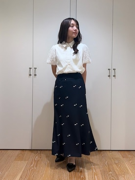 「NATURAL BEAUTY BASIC（ナチュラルビューティーベーシック）のエンブロイダリーマーメイドスカート（スカート、ブルー系）」を使った、rinaさん（レディース・155cm）の夏コーディネート