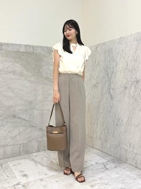 「ANAYI（アナイ）のウールライクタックストレートパンツ（その他パンツ、グレー系）」を使った、 ANAYI　ショップスタッフさん（レディース・158cm）の夏コーディネート