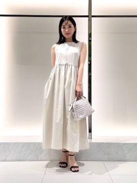 「ANAYI（アナイ）のポンチ×タフタバックシャン ワンピース（ワンピース、ベージュ系）」を使った、 ANAYI　ショップスタッフさん（レディース・163cm）の夏コーディネート
