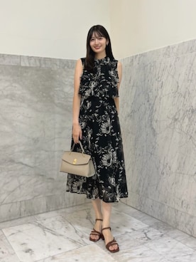 「ANAYI（アナイ）の◇シュリンク革トップハンドルバッグ（ハンドバッグ、ベージュ系）」を使った、 ANAYI　ショップスタッフさん（レディース・158cm）の夏コーディネート
