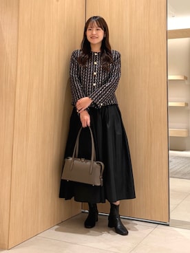 「ANAYI（アナイ）のポリエステルタフタギャザー スカート（スカート、ブラック系）」を使った、 ANAYI　ショップスタッフさん（レディース・162cm）の秋コーディネート