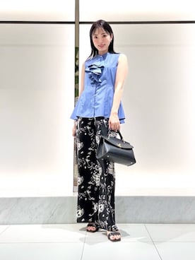 「ANAYI（アナイ）のコットンポリブロードラッフルブラウス（シャツ/ブラウス、ブルー系）」を使った、 ANAYI　ショップスタッフさん（レディース・158cm）の夏コーディネート