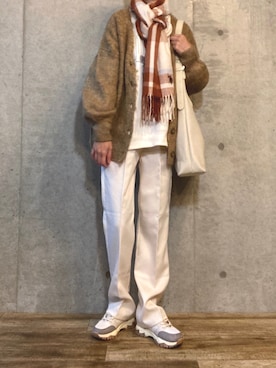 「マフラーコーデ」｜「アイテム（チノパンツ）」を使った、エリーさん（レディース・163cm）の秋コーディネート