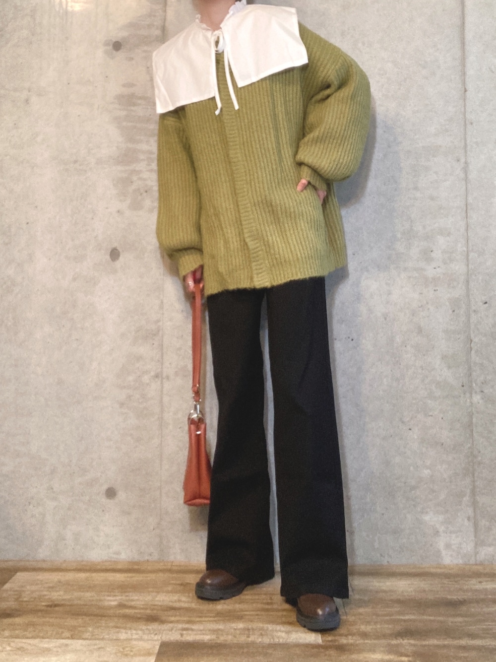 「PR、SOMETHING、サムシング、オトナカジュアル、秋服まるっと大公開、休日スタイル、おでかけコーデ、asknowasplus、minia、カーディガン、レイヤードスタイル、ビッグカラー、秋コーデ、今日のコーデ、高身長コーデ」｜「Aunt Marie'sのミックスボリュームニットカーディガン（カーディガン/ボレロ、グリーン系）」を使った、エリーさん（レディース・163cm）の秋コーディネートの1枚目の写真