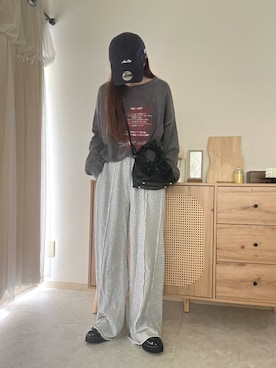 「アイテム（キャップ）」を使った、エリーさん（レディース・163cm）の秋コーディネート
