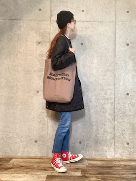 エリーさんの「WAVE LOGO GUSSET TOTE」を使ったコーディネート