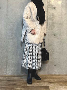 「モノトーンコーデ」｜「アイテム（ノーカラーコート）」を使った、エリーさん（レディース・163cm）の冬コーディネート