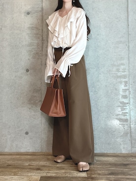 「淡色」｜「アイテム（その他）」を使った、エリーさん（レディース・163cm）の春コーディネート